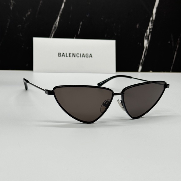 NEW BALENCIAGA WOMEN CAT EYE SUNGLASSES - Picture 4 of 10